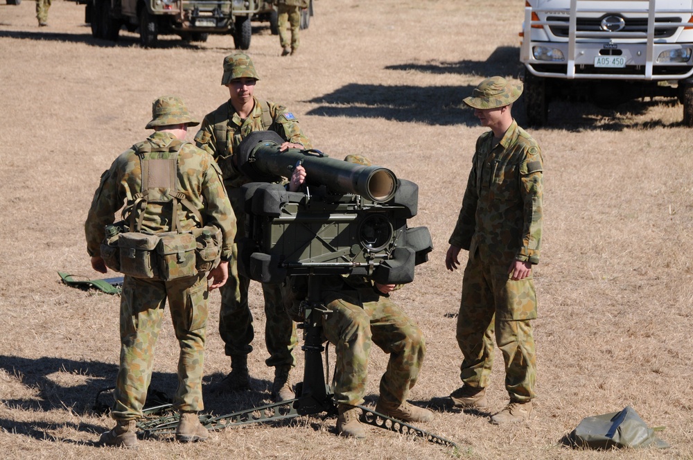 Australian Defence Force troops conduct rapid defense drills during Talisman Sabre 2011