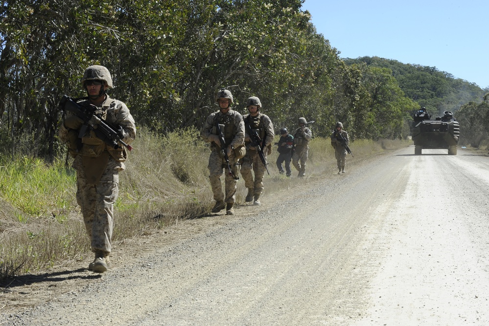 US Marines participate in force-on-force exercise during Talisman Sabre 2011