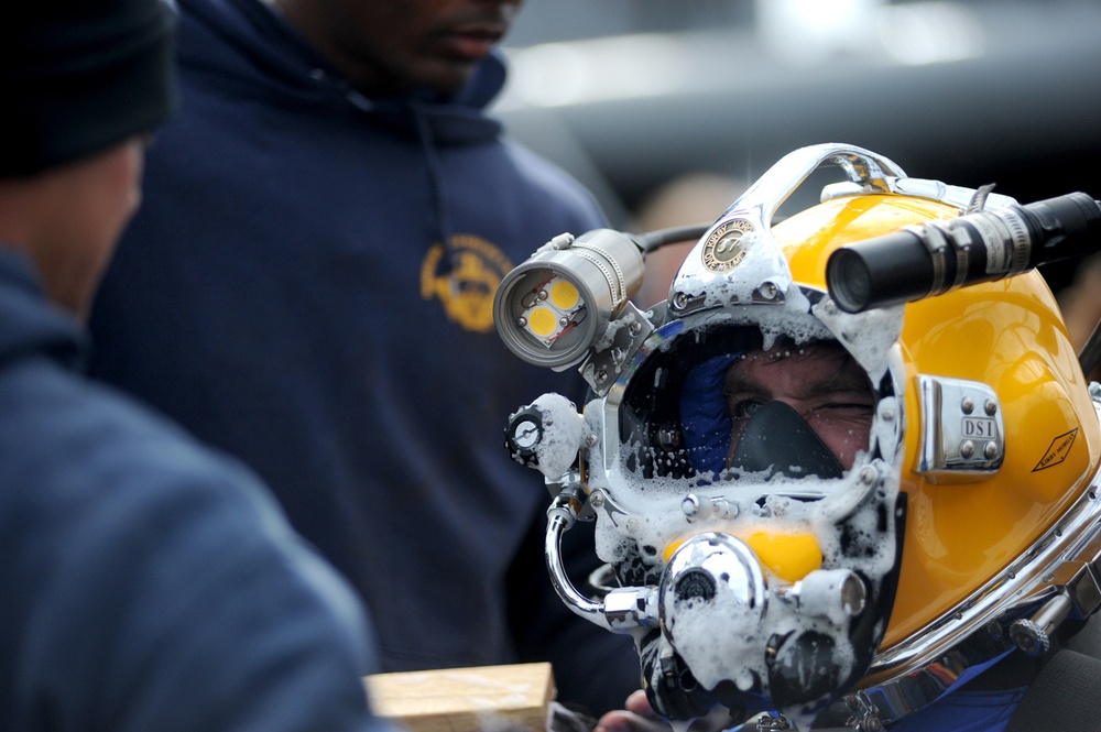 MDSU 2 aboard USNS Grasp