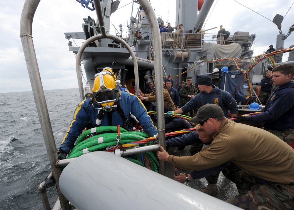 MDSU 2 aboard USNS Grasp