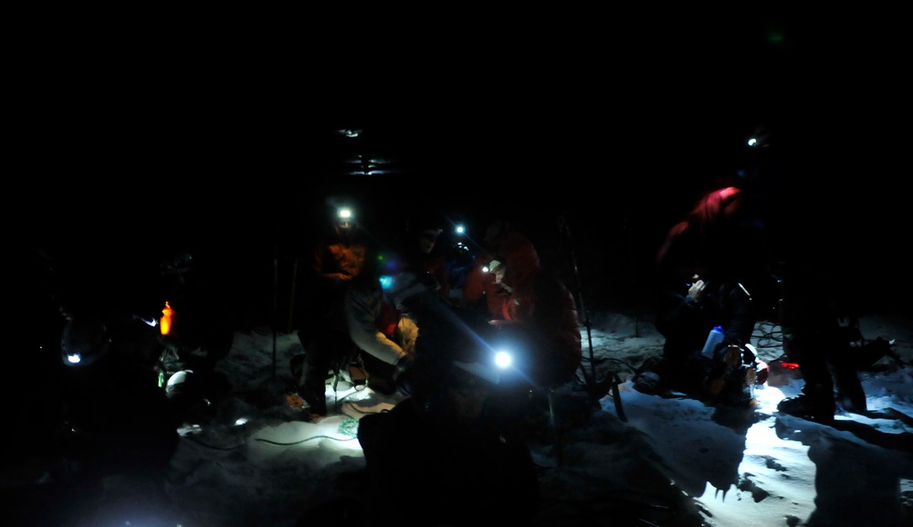 Wounded war heroes summit Mount Rainier