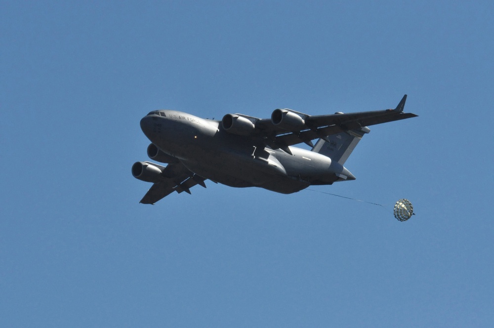 US conducts heavy equipment drop during Talisman Sabre 2011