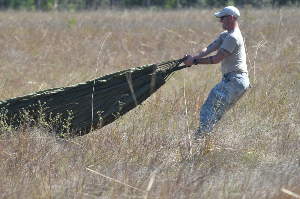 US Air Force conducts heavy equipment drop during Talisman Sabre 2011