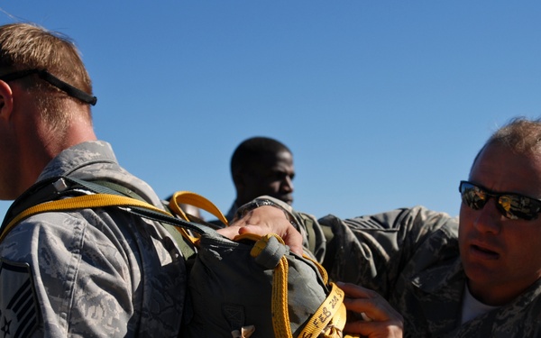 US Air Force 36th Expeditionary Contingency Response Squadron test jump capabilities in Australia during Talisman Sabre 2011
