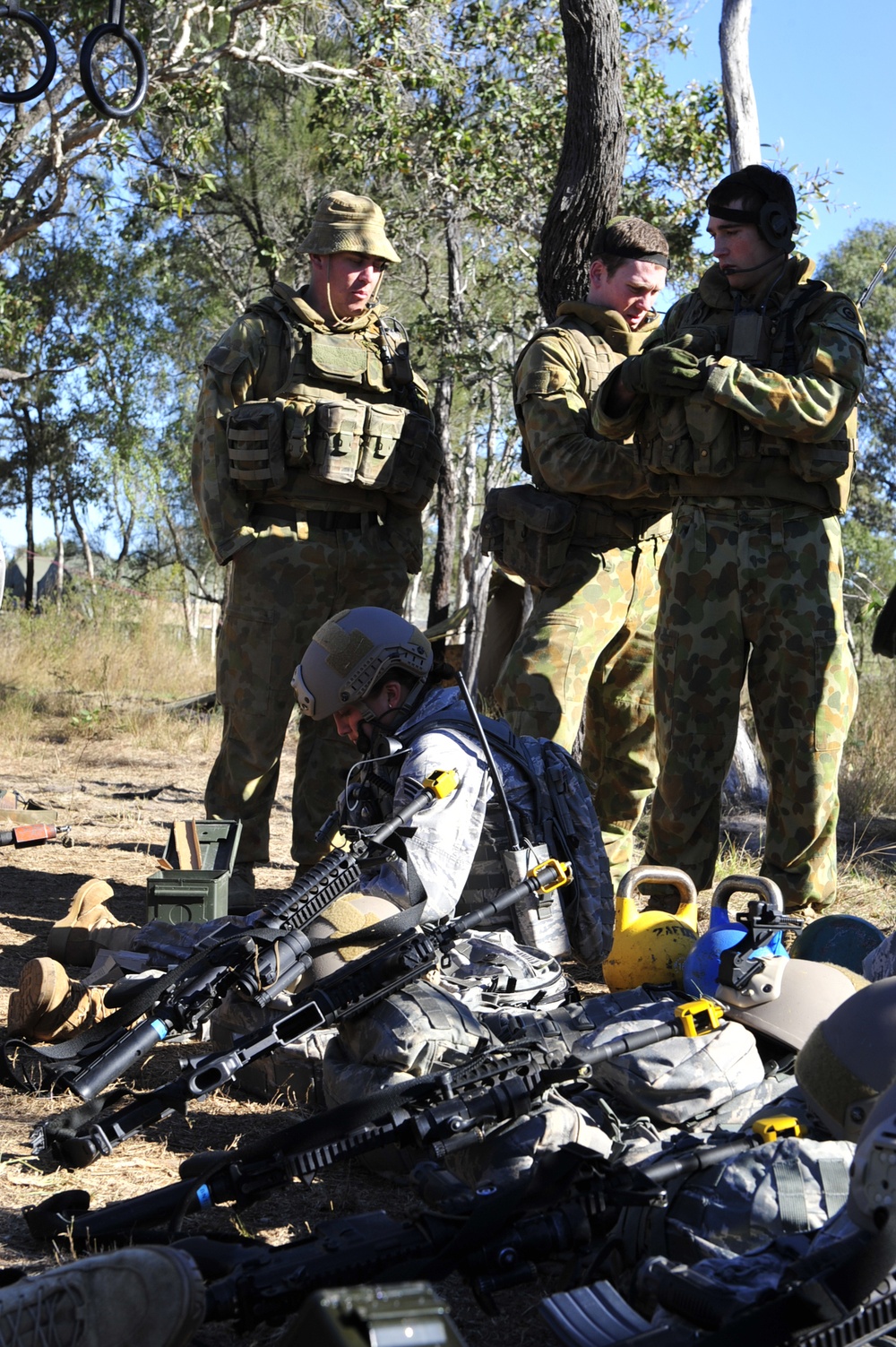 US, Australian security forces conduct movement to target training during Talisman Sabre 2011