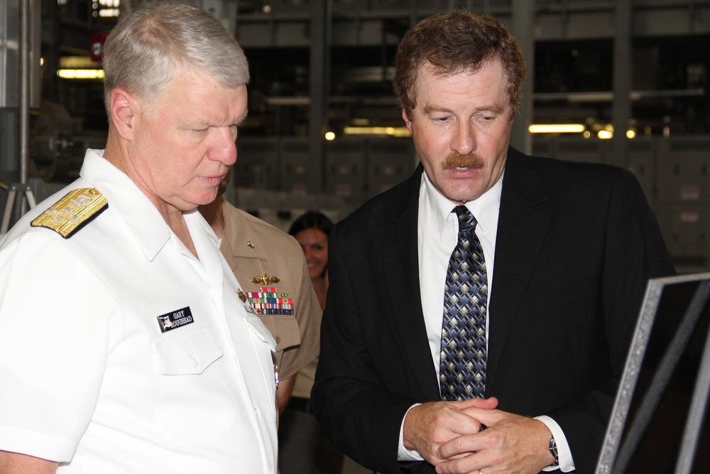 Chief of Naval Operations visits Naval Surface Warfare Center