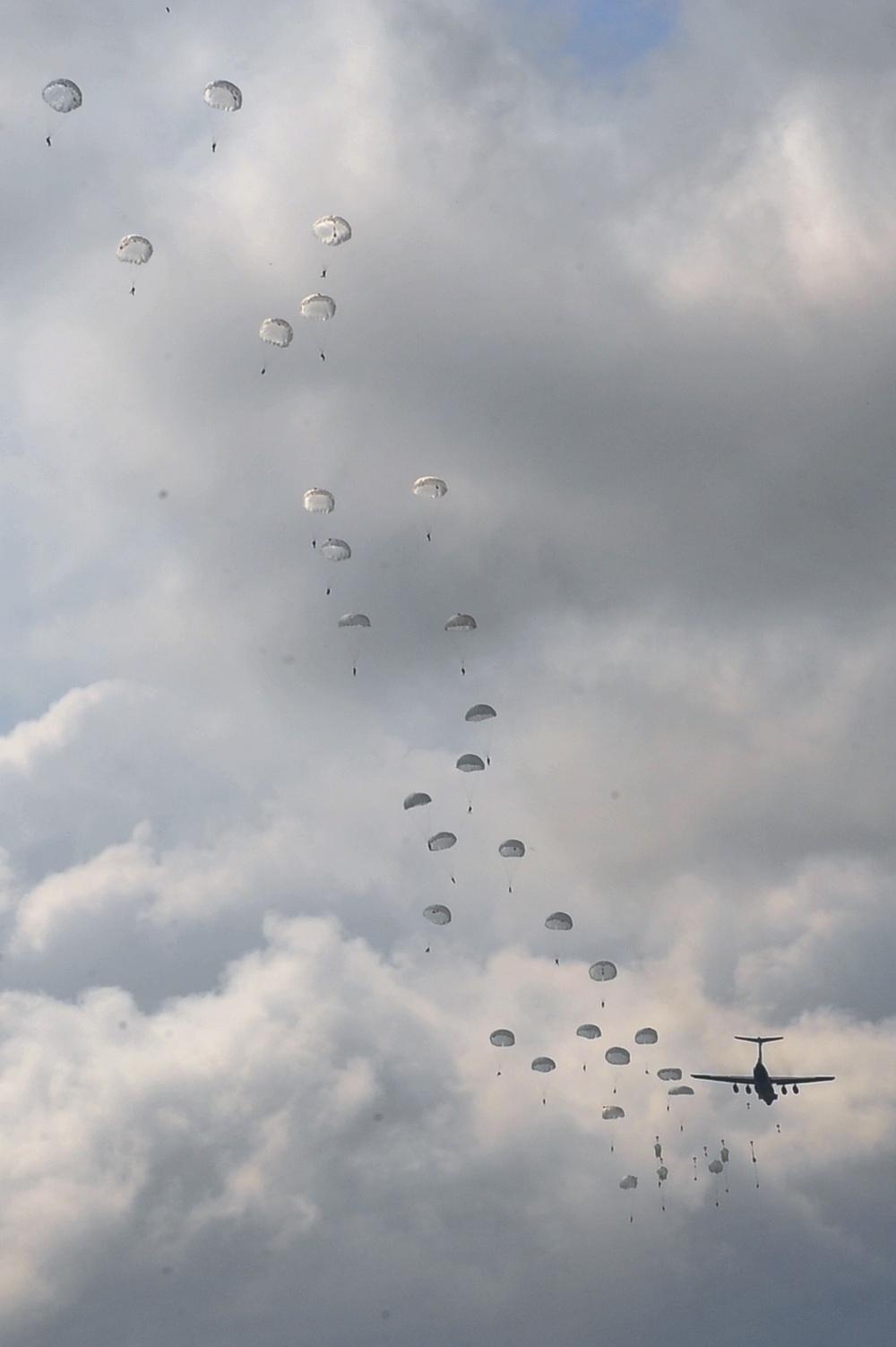 US forces parachute into Ukraine for Exercise Rapid Trident 2011