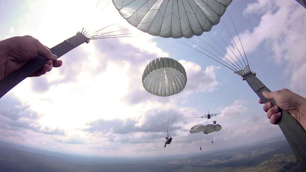 US forces parachute into Ukraine for Exercise Rapid Trident 2011