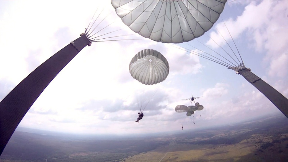 US forces parachute into Ukraine for Exercise Rapid Trident 2011