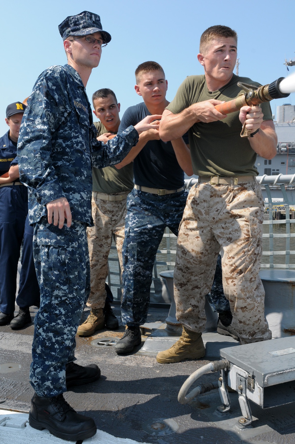 USS Nitze