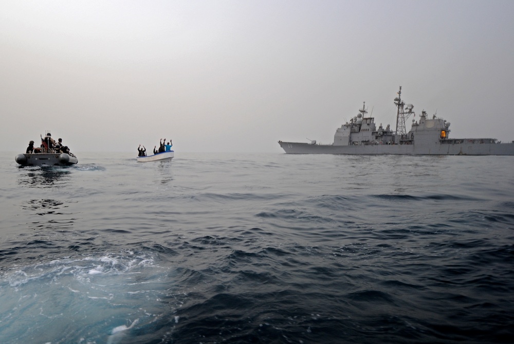 USS Anzio investigates suspected pirates