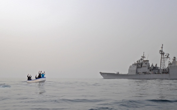 USS Anzio investigates suspected pirates