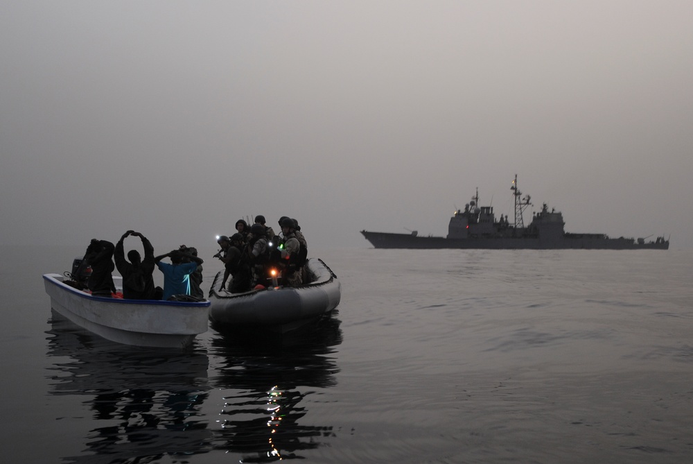 USS Anzio investigates suspected pirates