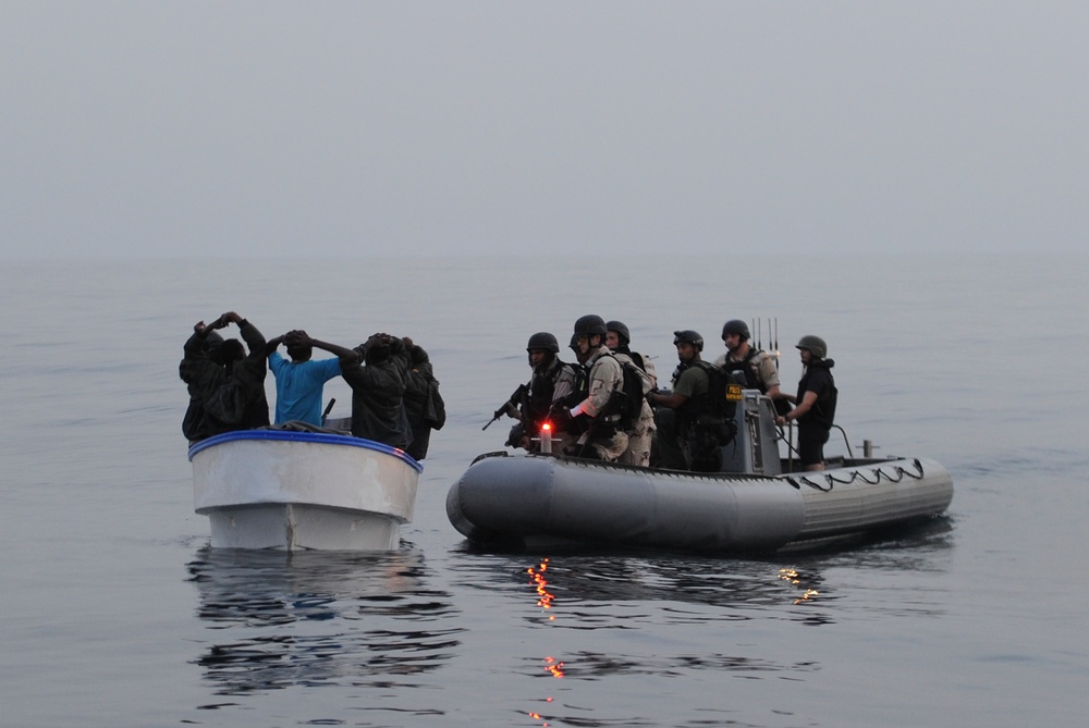 USS Anzio investigates suspected pirates