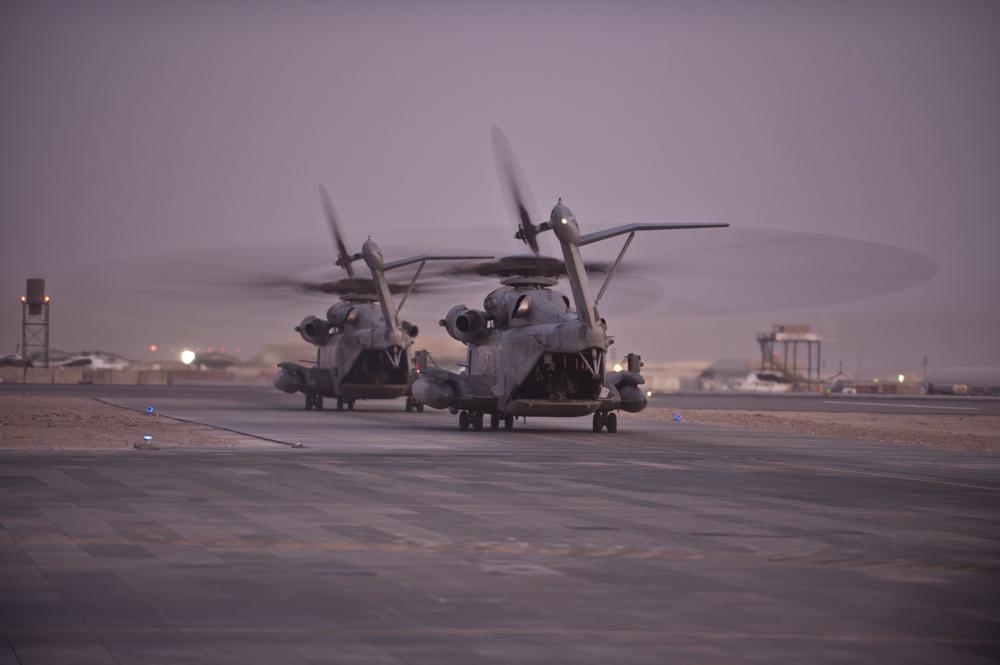 CH-53E Super Stallions wait for cargo and personnel