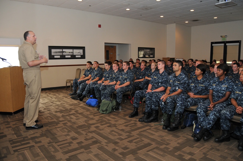 SPAWAR commander speaks to midshipmen during PROTRAMID summer training