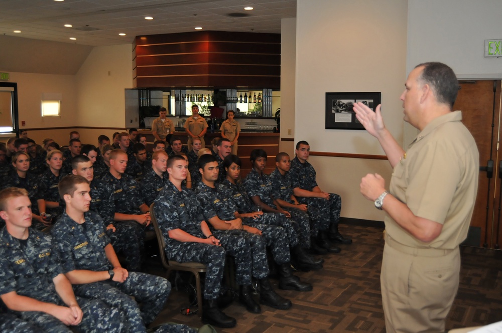 SPAWAR commander speaks to midshipmen during PROTRAMID summer training