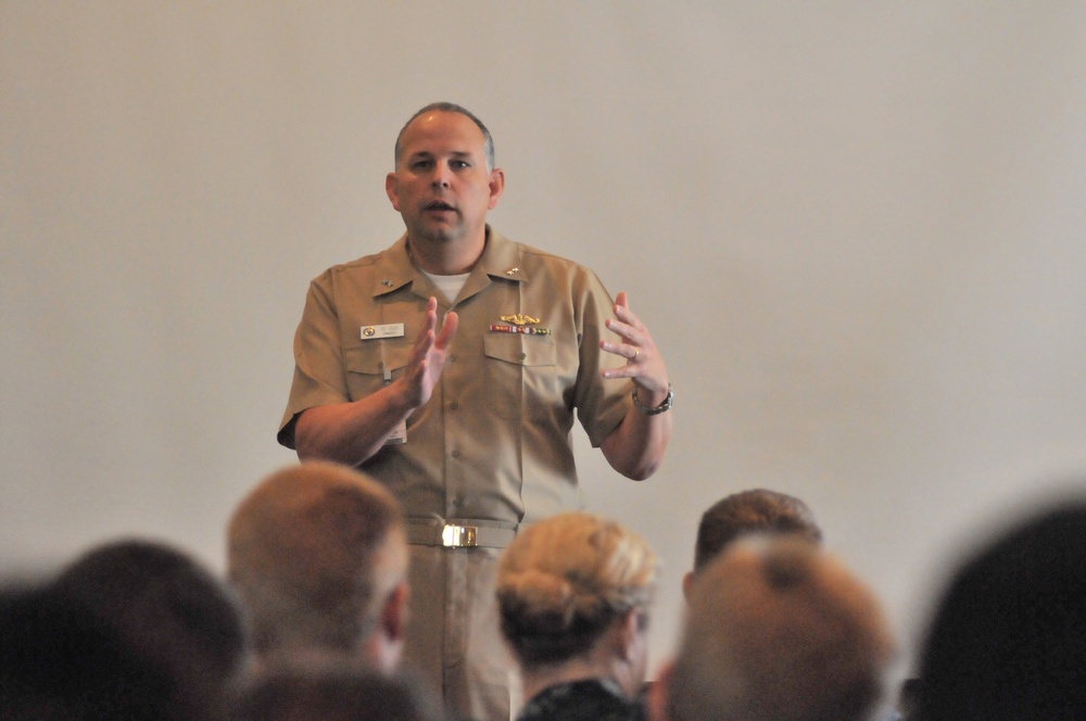 SPAWAR commander speaks to midshipmen during PROTRAMID summer training