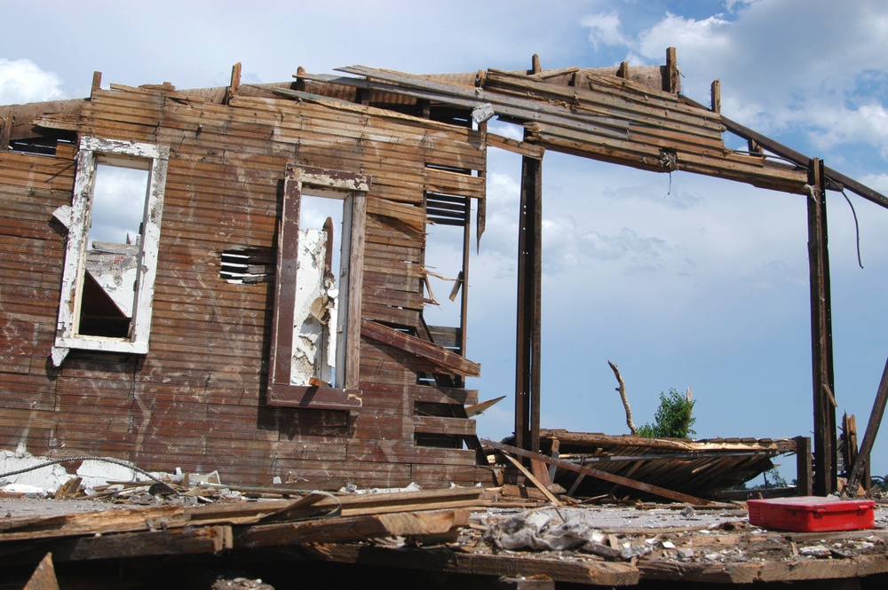 Corps park ranger, Missouri native lends helping hand in Joplin