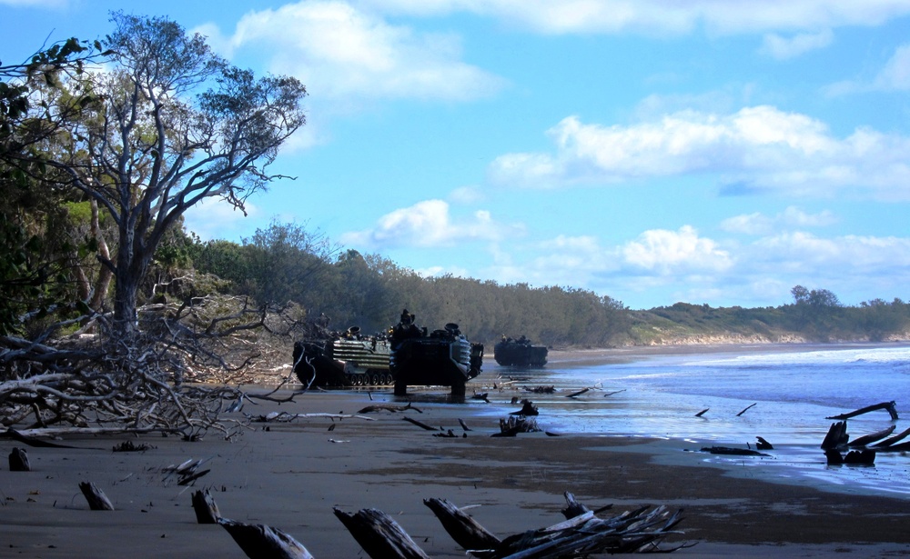 US Marines conduct amphibious assault training in Australia as a part of Talisman Sabre 2011
