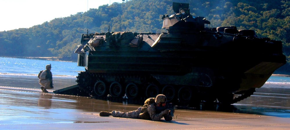 US Marines conduct amphibious assault training during Talisman Sabre 2011