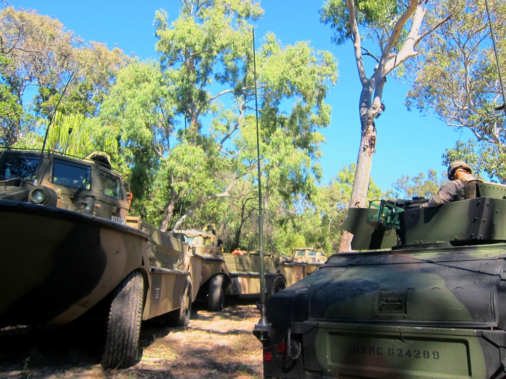 Australian and US defense forces conduct amphibious landing training during Talisman Sabre 2011