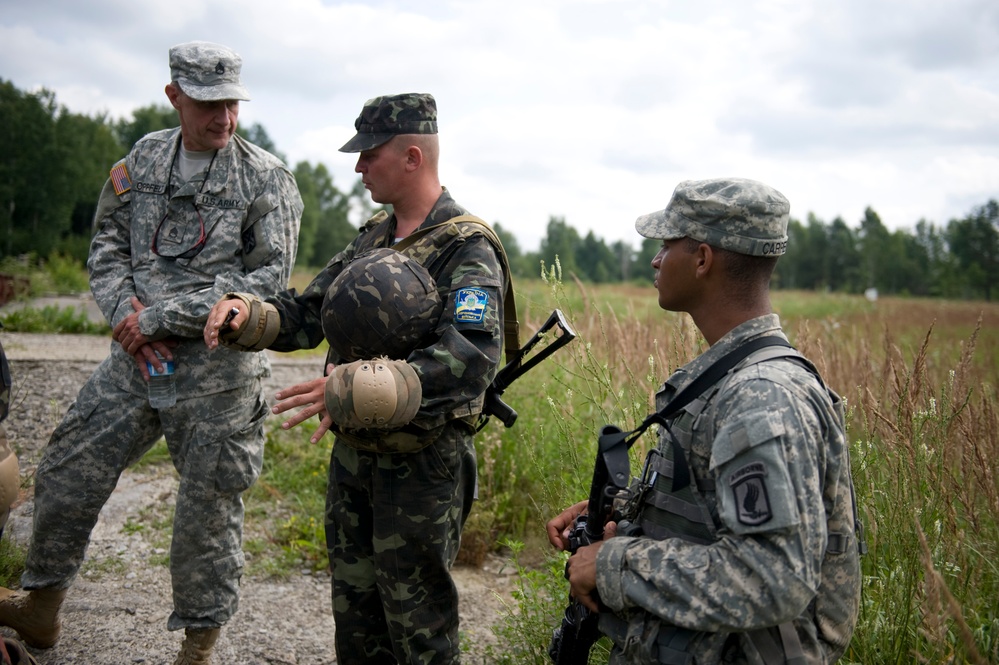 US forces train in Ukraine during Rapid Trident 2011