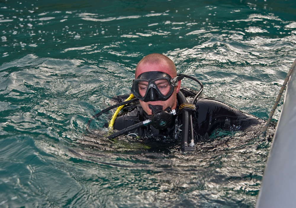 MDSU-2 conduct protection dive