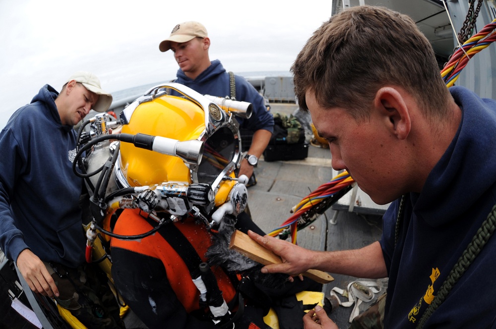 Bonhomme Richard recovery operations