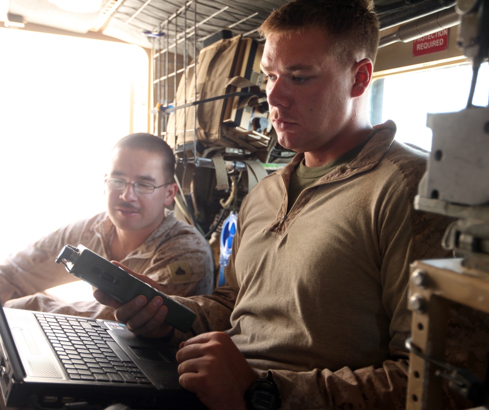 Communication Marines keep EOD connected