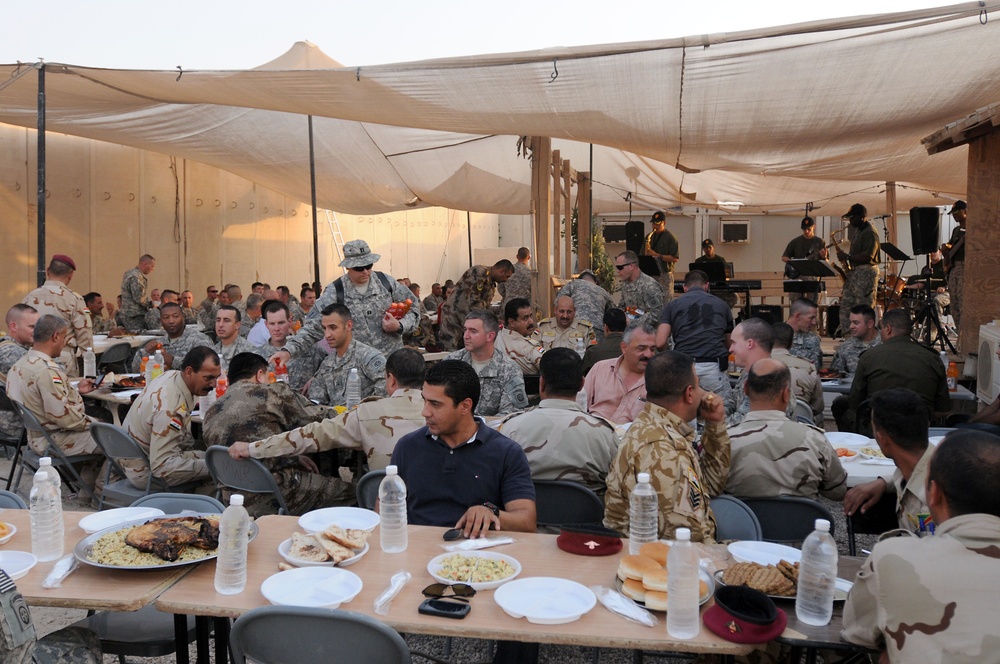 Together for the holidays: US and Iraqi soldiers celebrate Ramadan