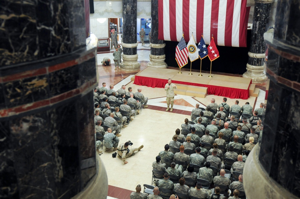 Adm. Mullen says farewell at Al-Faw