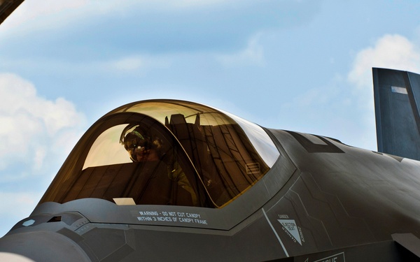 Marine pilot brings second JSF to Eglin