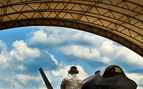 Marine pilot brings second JSF to Eglin