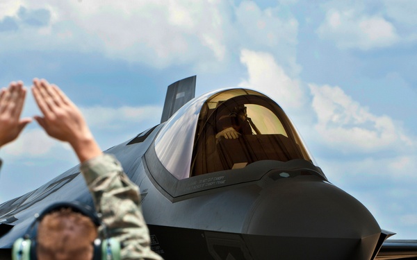 Marine pilot brings second JSF to Eglin