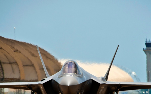 Marine pilot brings second JSF to Eglin