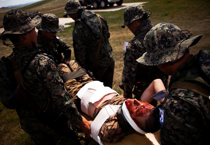 Third Marine Expeditionary Force medical personnel share field medicine expertise with Khaan Quest participants