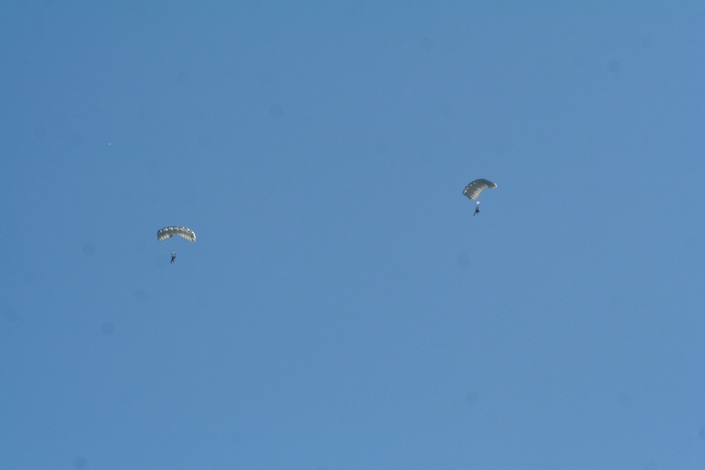 Parachutists deliver American flag for Rodeo opening ceremony