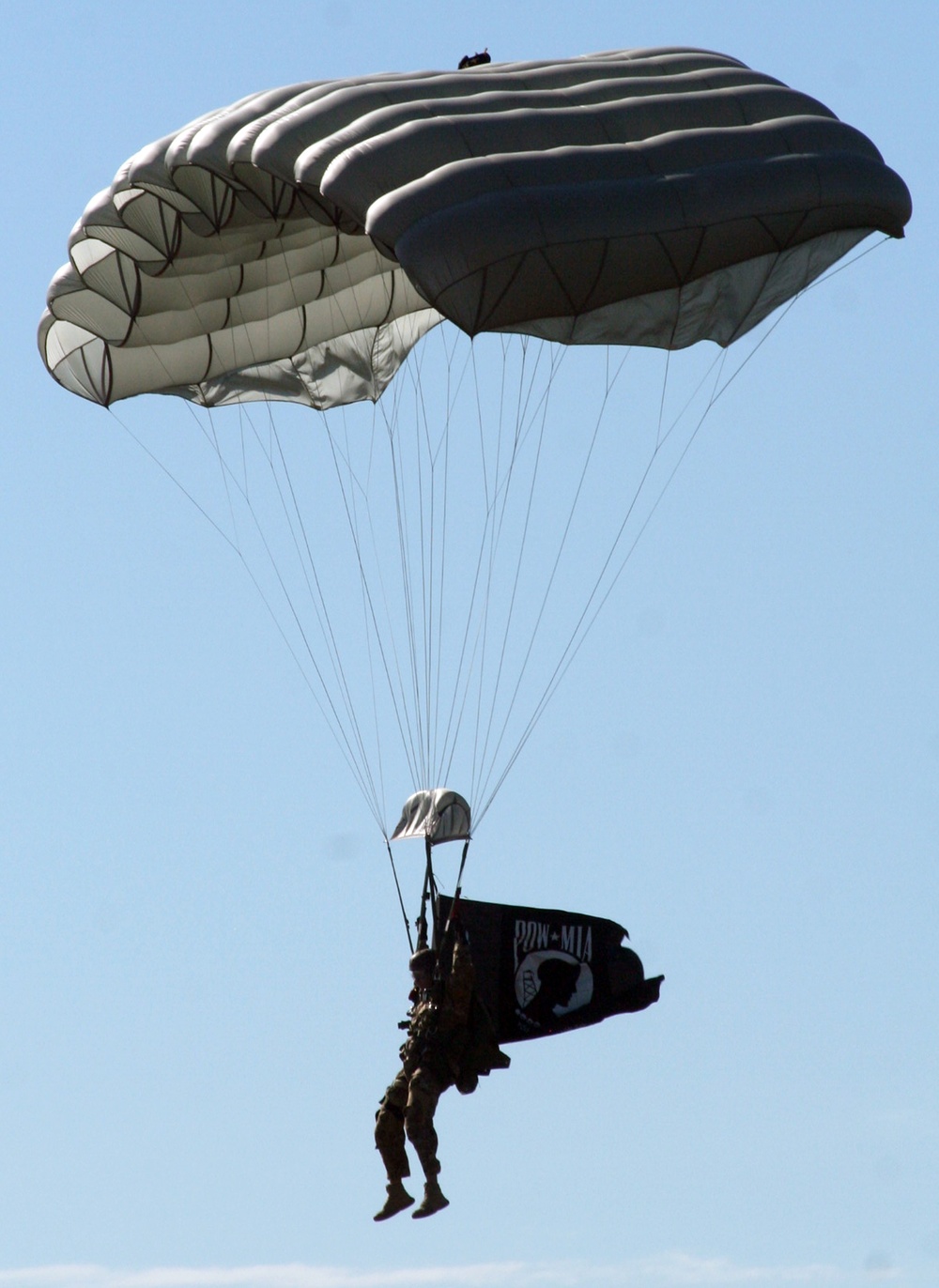 Parachutists deliver American flag for Rodeo opening ceremony