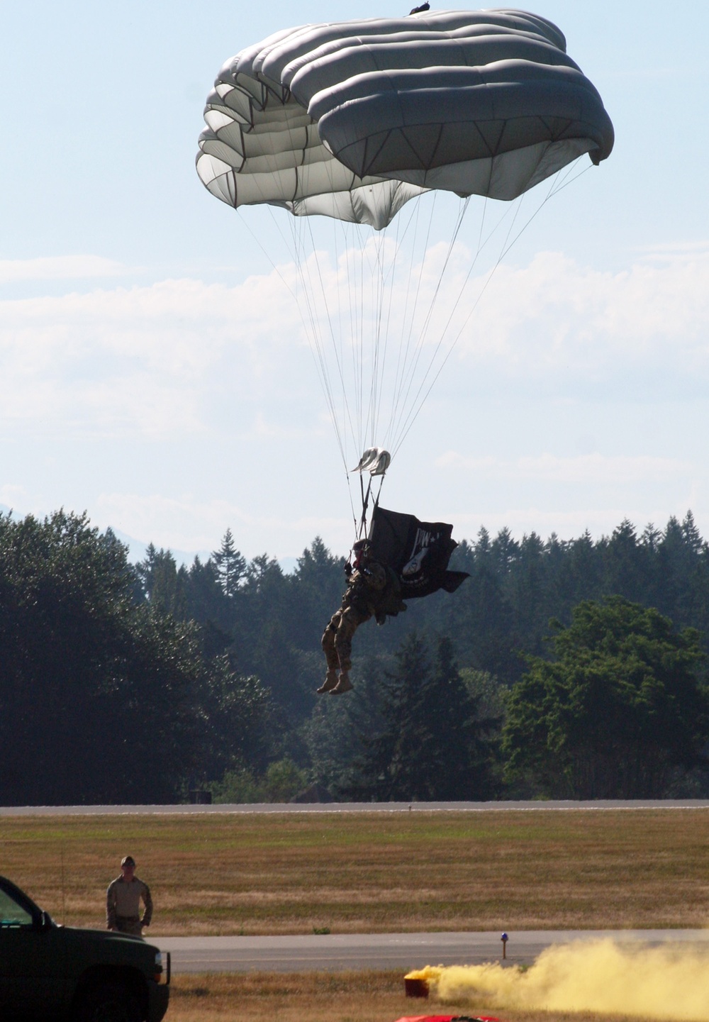 Parachutists deliver American flag for Rodeo opening ceremony