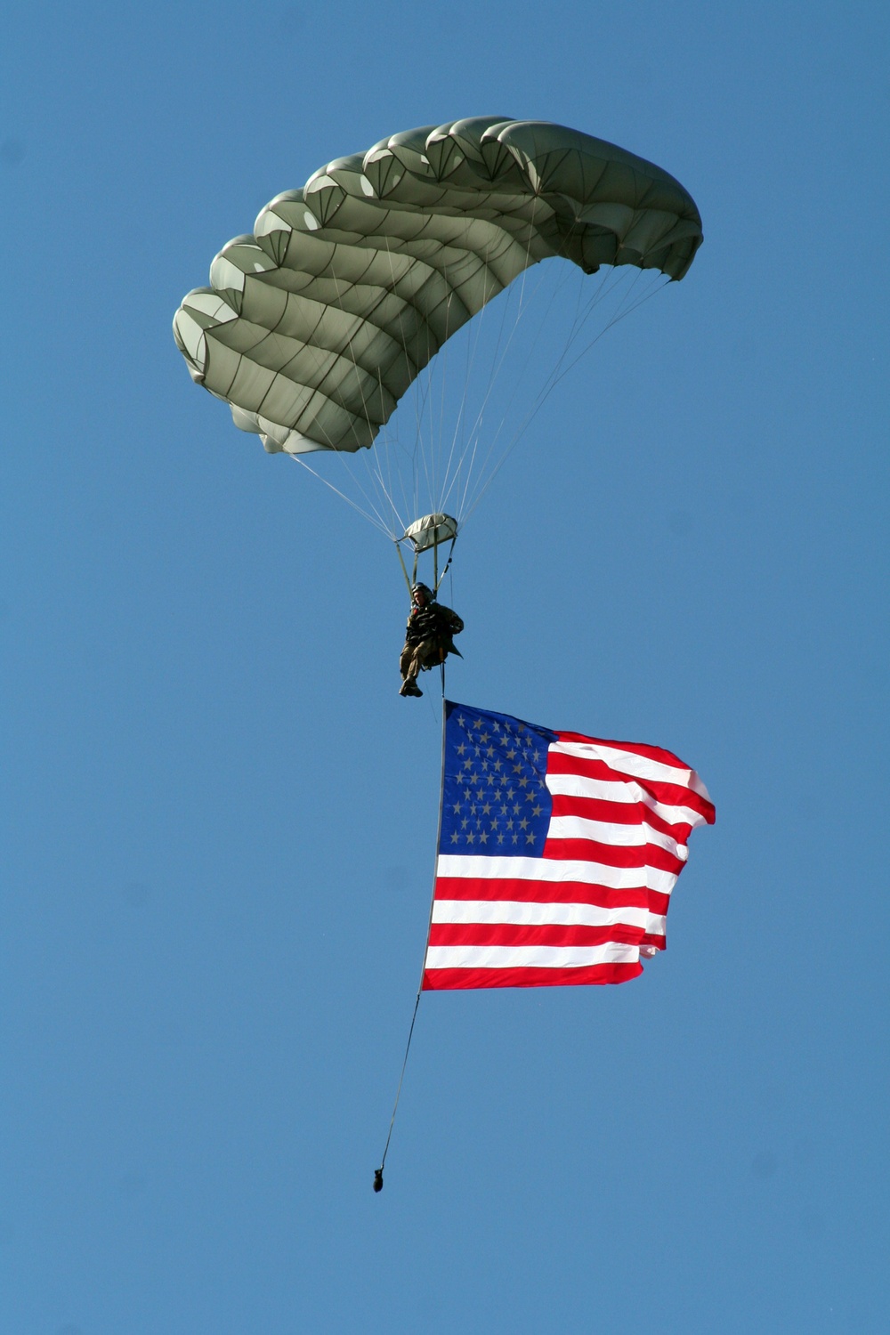 Parachutists deliver American flag for Rodeo opening ceremony