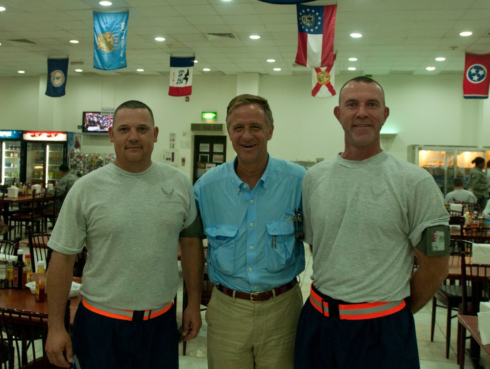 Tennessee governor meets, greets Third Army troops