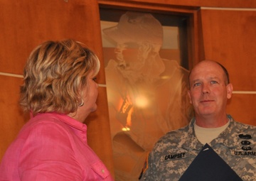 City council member recognizes retiring Guard officer