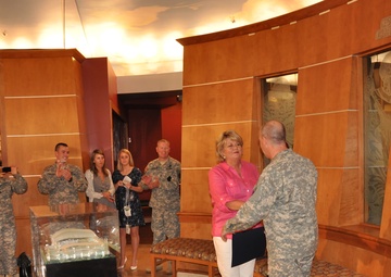 City council member recognizes retiring Guard officer