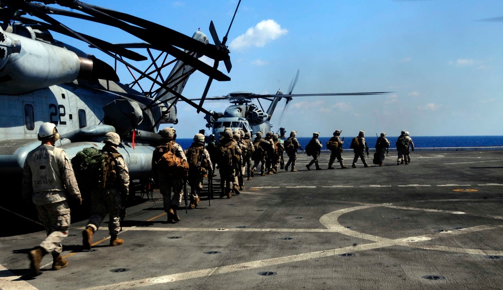 Force protection training aboard USS Mesa Verde