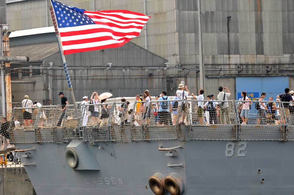Citizens tour the USS Lassen during Friendship Day