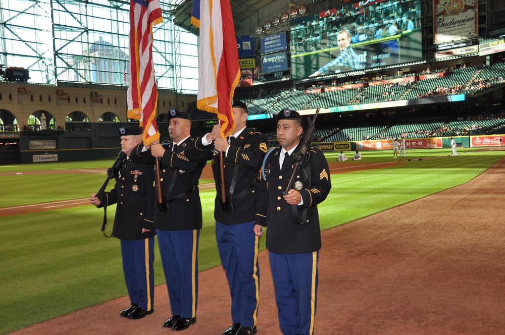 National Guard recruiters honor city, country with ceremony at big league game