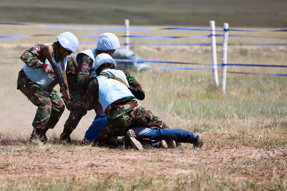 International peacekeepers learn essentials during Khaan Quest 2011