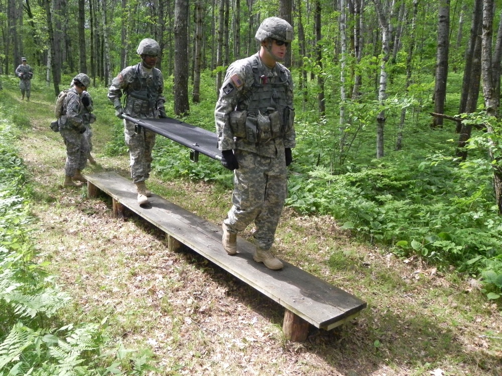 834th ASB medics train at litter obstacle course