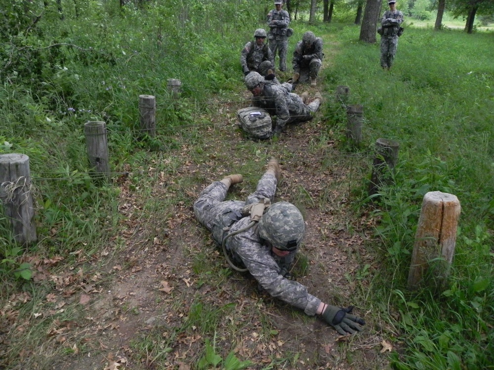 834th ASB medics train at litter obstacle course